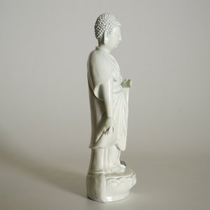 A Chinese Dehua blanc de Chine model of a standing Buddha, impressed mark on the back, Kangxi — 照片 12