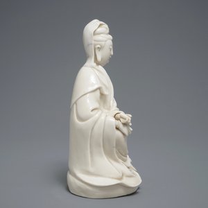 A Chinese Dehua blanc de Chine model of Guanyin, 18/19th C. — 照片 2