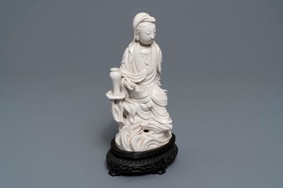 A Chinese Dehua blanc de Chine model of Guanyin, seal mark on the back, 19th C.