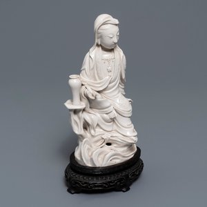 A Chinese Dehua blanc de Chine model of Guanyin, seal mark on the back, 19th C. — 照片 1
