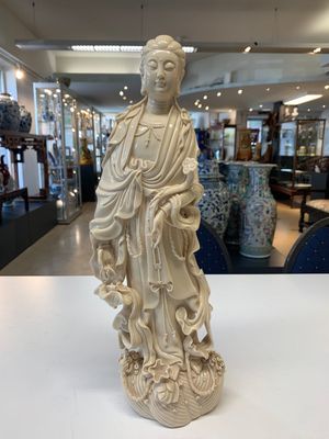 A Chinese Dehua blanc de Chine monk and a Guanyin, He Chaozong 何朝宗 and Dehua 德化 marks, 20th C. — photo 8