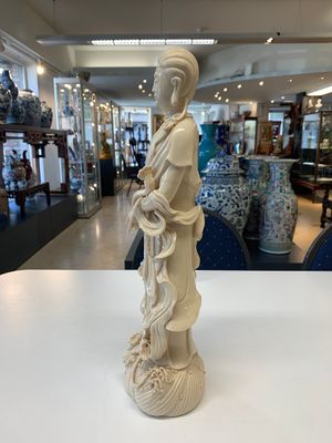 A Chinese Dehua blanc de Chine monk and a Guanyin, He Chaozong 何朝宗 and Dehua 德化 marks, 20th C. — photo 9