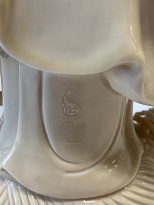A Chinese Dehua blanc de Chine monk and a Guanyin, He Chaozong 何朝宗 and Dehua 德化 marks, 20th C. — photo 11