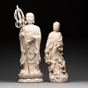 A Chinese Dehua blanc de Chine monk and a Guanyin, He Chaozong 何朝宗 and Dehua 德化 marks, 20th C. — photo 1