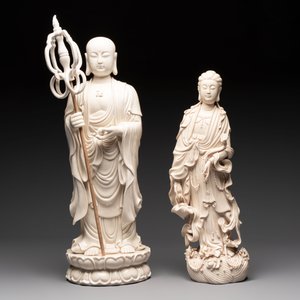 A Chinese Dehua blanc de Chine monk and a Guanyin, He Chaozong 何朝宗 and Dehua 德化 marks, 20th C. — photo 2