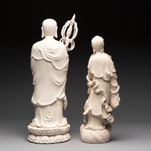 A Chinese Dehua blanc de Chine monk and a Guanyin, He Chaozong 何朝宗 and Dehua 德化 marks, 20th C. — photo 4