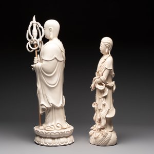 A Chinese Dehua blanc de Chine monk and a Guanyin, He Chaozong 何朝宗 and Dehua 德化 marks, 20th C. — photo 5