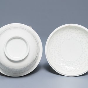 A Chinese Dehua blanc de Chine 'rice grain' bowl and cover, 18/19th C. — 照片 7