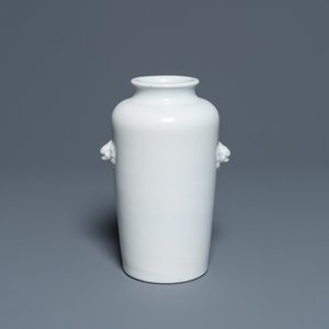A Chinese Dehua blanc de Chine rouleau vase, Kangxi — photo 1