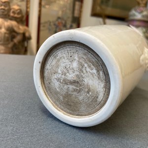 A Chinese Dehua blanc de Chine rouleau vase, Kangxi — photo 12