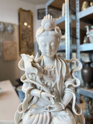 A Chinese Dehua blanc de Chine Samantabhadra seated on an elephant, Republic — foto 8