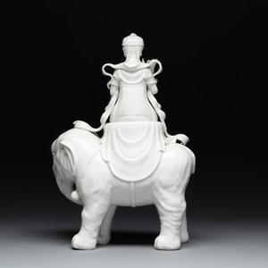 A Chinese Dehua blanc de Chine Samantabhadra seated on an elephant, Republic — foto 2