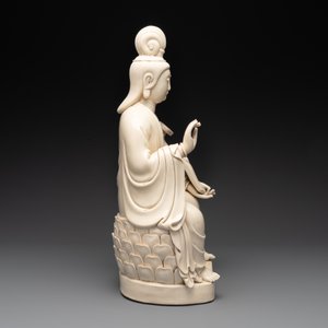 A Chinese Dehua blanc de Chine seated Bodhisattva, 20th C. — 照片 3