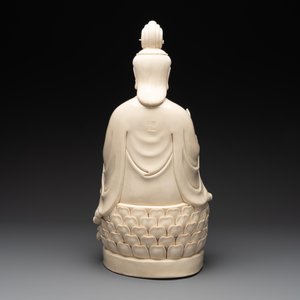 A Chinese Dehua blanc de Chine seated Bodhisattva, 20th C. — 照片 4