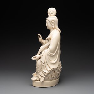 A Chinese Dehua blanc de Chine seated Bodhisattva, 20th C. — 照片 5