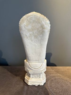 A Chinese Dehua blanc de Chine seated Guanyin, Qianlong mark, Republic — photo 3