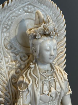 A Chinese Dehua blanc de Chine seated Guanyin, Qianlong mark, Republic — photo 5