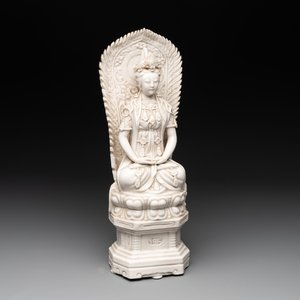 A Chinese Dehua blanc de Chine seated Guanyin, Qianlong mark, Republic — photo 1
