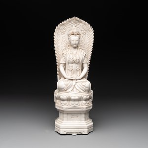 A Chinese Dehua blanc de Chine seated Guanyin, Qianlong mark, Republic — photo 2