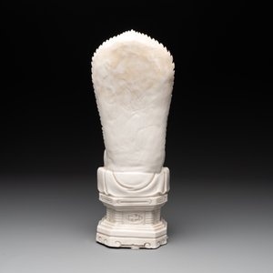 A Chinese Dehua blanc de Chine seated Guanyin, Qianlong mark, Republic — photo 4