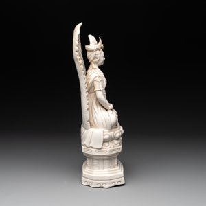 A Chinese Dehua blanc de Chine seated Guanyin, Qianlong mark, Republic — photo 5
