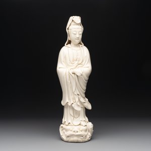 A Chinese Dehua blanc de Chine standing Guanyin, 20th C. — photo 2