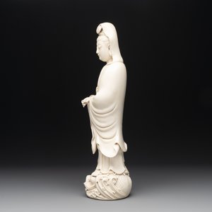 A Chinese Dehua blanc de Chine standing Guanyin, 20th C. — photo 5