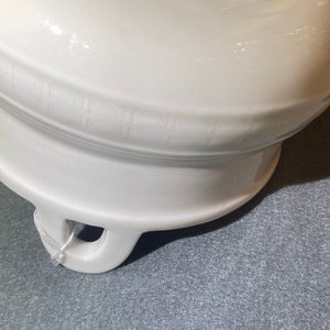 A Chinese Dehua blanc de Chine tripod censer, 18th C. — 照片 17