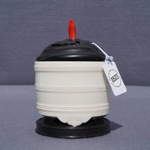 A Chinese Dehua blanc de Chine tripod censer, 19/20th C. — photo 9
