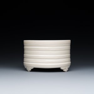 A Chinese Dehua blanc de Chine tripod censer, Kangxi — 照片 5