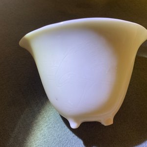 A Chinese Dehua blanc de Chine tripod wine cup with inscription, Kangxi — photo 13