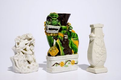 A Chinese Dehua blanc de Chine vase and a small group, with a sancai-style buddhist lion joss stick holder, 18/19th C.