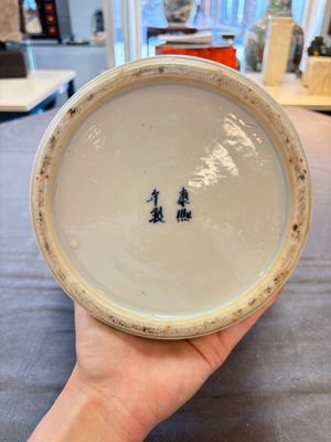 A Chinese Dehua blue and white vase, two containers and a 'prunus on cracked ice' vase, Kangxi mark, 18/19th C. — 照片 21