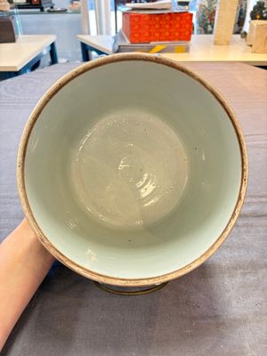 A Chinese Dehua blue and white vase, two containers and a 'prunus on cracked ice' vase, Kangxi mark, 18/19th C. — 照片 6