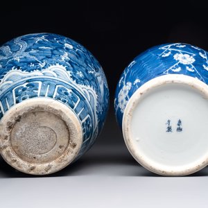 A Chinese Dehua blue and white vase, two containers and a 'prunus on cracked ice' vase, Kangxi mark, 18/19th C. — 照片 7