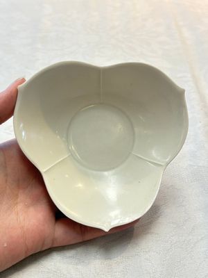 A Chinese 'ding' lobed dish, Guan 官 mark, Song or later — photo 1