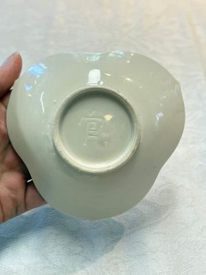 A Chinese 'ding' lobed dish, Guan 官 mark, Song or later — photo 2