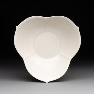 A Chinese 'ding' lobed dish, Guan 官 mark, Song or later — photo 1