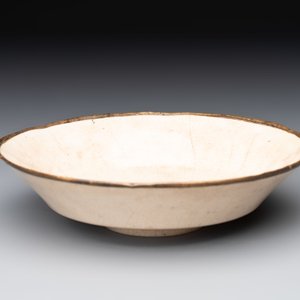 A Chinese ding-type lobed dish with a bronze mount, Song — photo 3