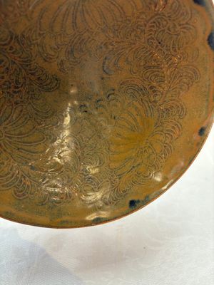 A Chinese Ding-type persimmon-glazed bowl with incised floral design, possibly Song — foto 4