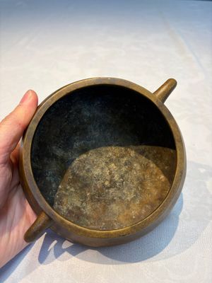 A Chinese double-handled bronze incense burner, Xuande mark, 17/18th C. — photo 5