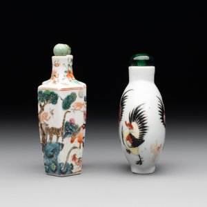 A Chinese double losange-shaped '12 zodiac animals' snuff bottle and a 'roosters' snuff bottle, 19th C. — foto 4