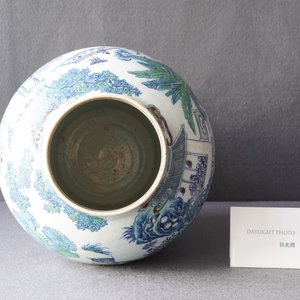 A Chinese doucai '100 boys' vase, Yongzheng/Qianlong — 照片 15