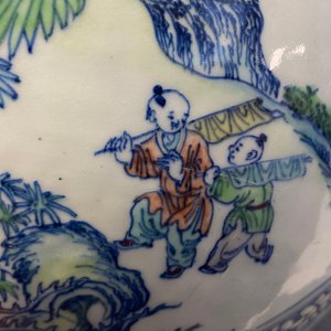 A Chinese doucai '100 boys' vase, Yongzheng/Qianlong — 照片 20