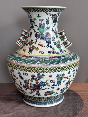 A Chinese doucai 'antiquities' 'hu' vase, Qianlong mark, 19th C. — photo 1