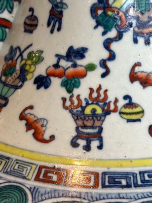 A Chinese doucai 'antiquities' 'hu' vase, Qianlong mark, 19th C. — photo 10