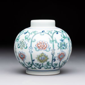 A Chinese doucai 'bajixiang' vase with a reticulated wooden cover, Yongzheng mark, 19/20th C. — photo 2