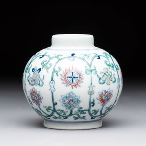 A Chinese doucai 'bajixiang' vase with a reticulated wooden cover, Yongzheng mark, 19/20th C. — photo 5