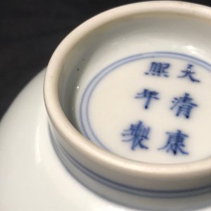 A Chinese doucai bowl with figures in a landscape, Kangxi mark, 19/20th C. — 照片 19