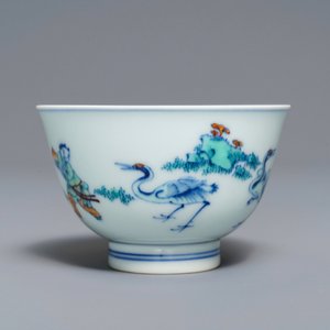 A Chinese doucai bowl with figures in a landscape, Kangxi mark, 19/20th C. — 照片 4
